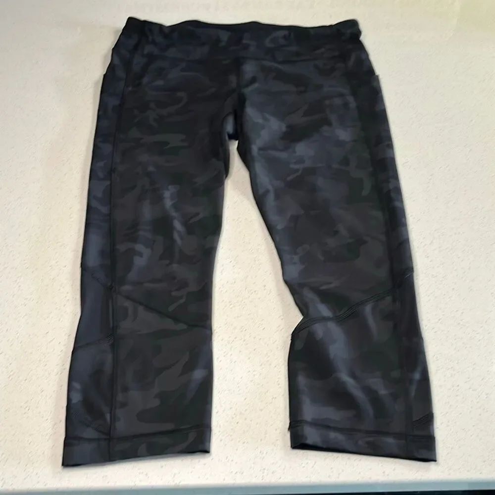 Lululemon Women’s Size 10 Black Camo Crop Leggings Running Yoga Athletic Pants